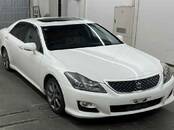 Toyota Crown, Фото